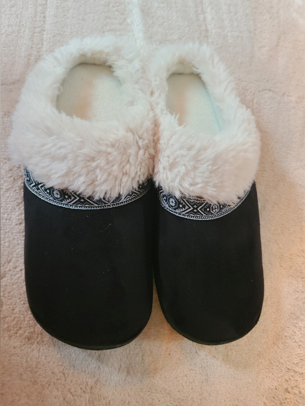 Isotoner Cozy Faux Fur Lined Women's Slip-On Slippers - Black Size 7.5 to 8